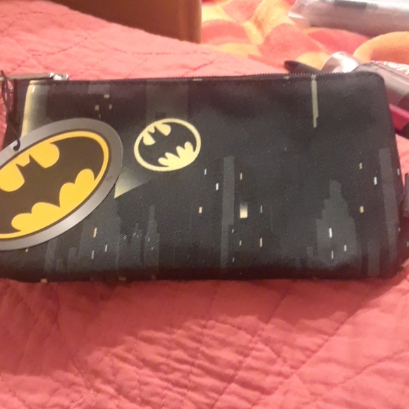 NWT DC Comics Batman Signal Nylon Pouch - Picture 2 of 3